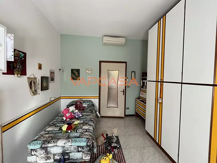 Immagine 4 di Appartamento in vendita  in VIA PUCCINI a Lurano