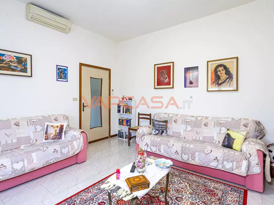 Immagine 8 di Appartamento in vendita  in VIA PUCCINI a Lurano