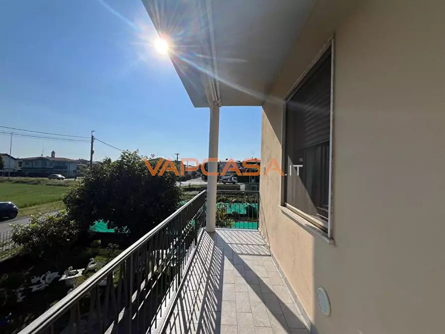 Immagine 9 di Appartamento in vendita  in VIA PUCCINI a Lurano