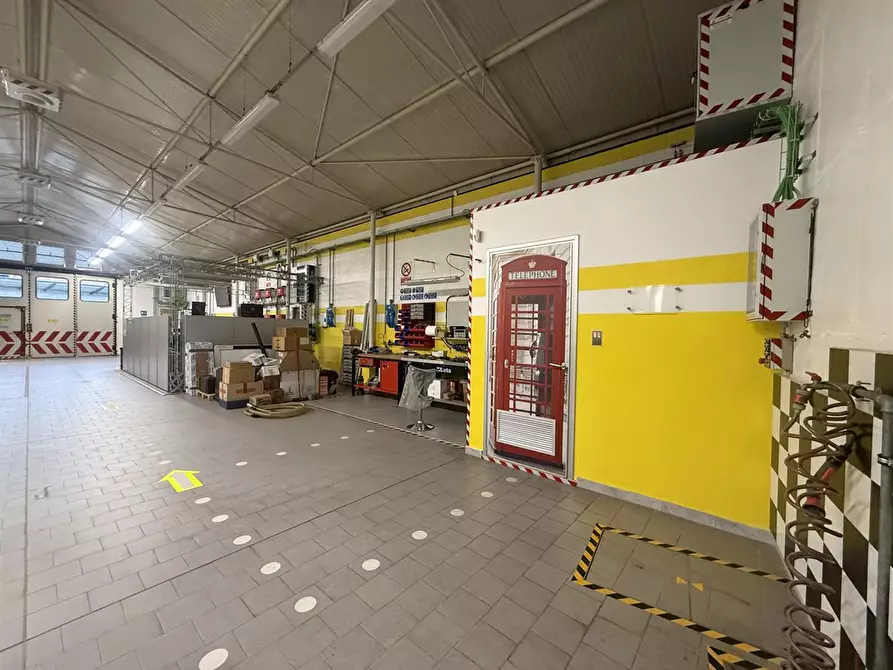 Immagine 1 di Capannone industriale in vendita  in VIA UMBERTO PRIMO 1 a Calcio