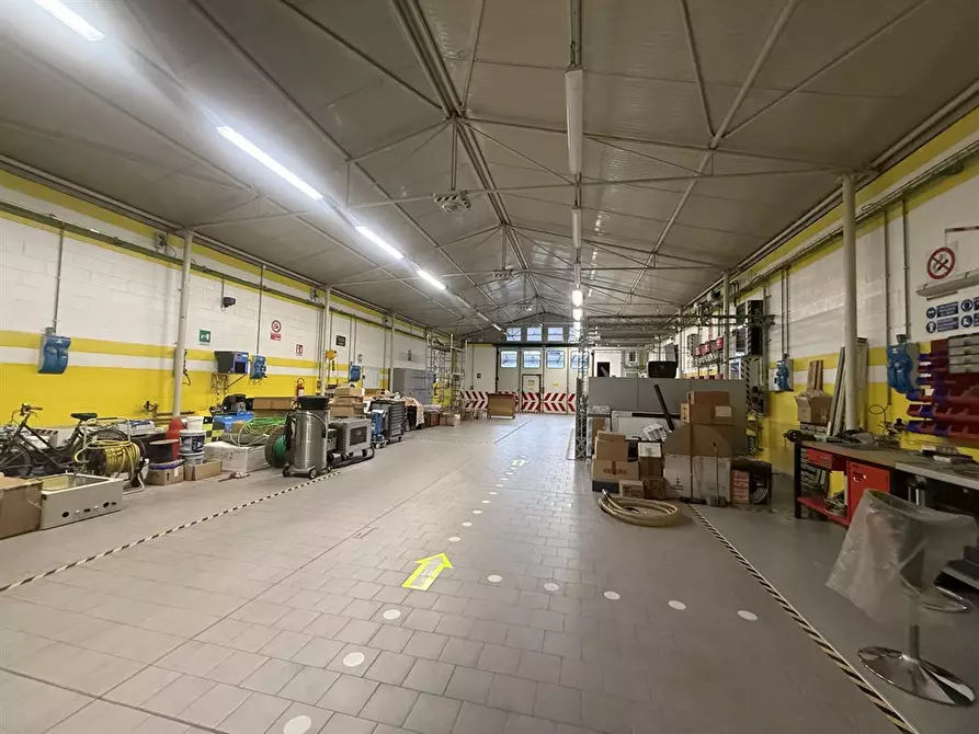 Immagine 2 di Capannone industriale in vendita  in VIA UMBERTO PRIMO 1 a Calcio