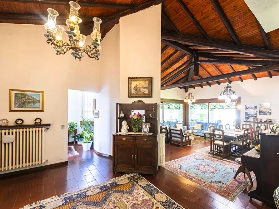 Immagine 1 di Villa in vendita  in VIA UGO FOSCOLO 9 a Credaro