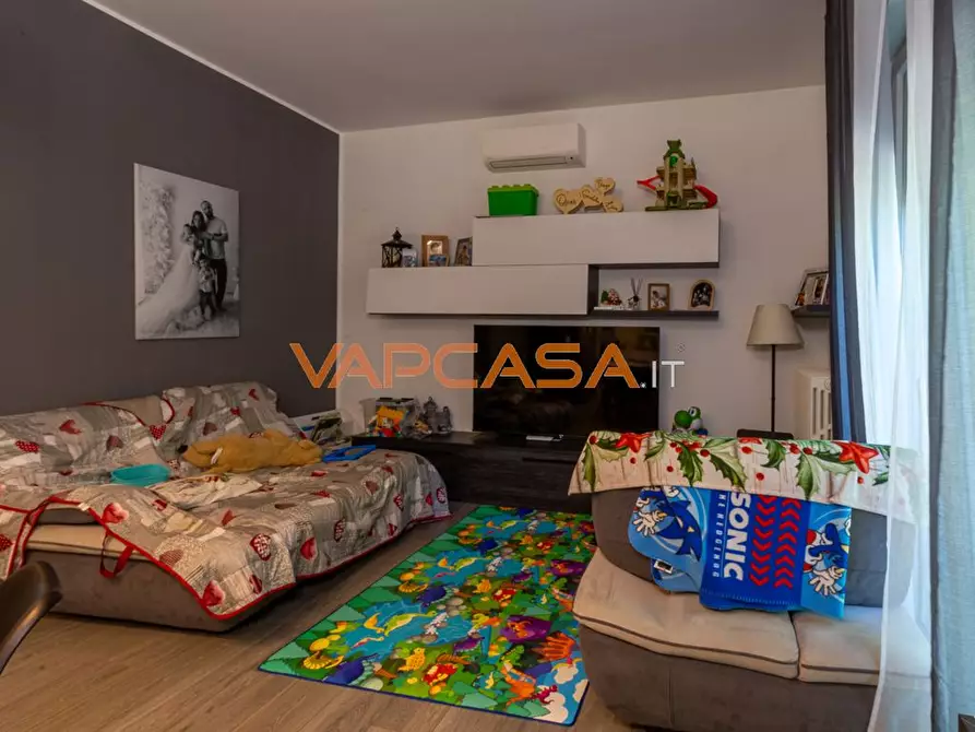 Immagine 6 di Appartamento in vendita  in VIA RAFFAELLO a Urgnano
