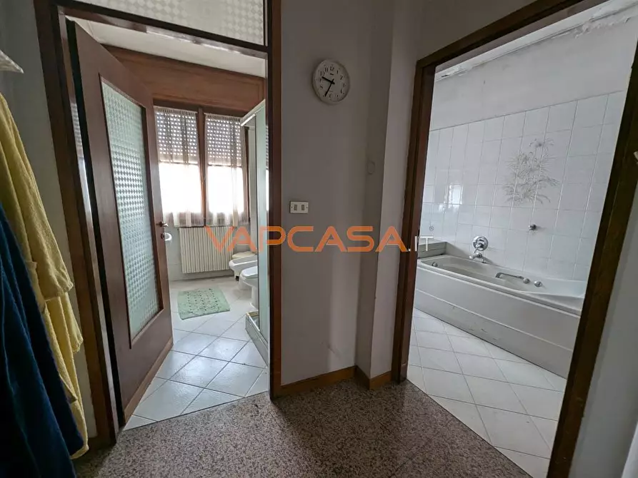 Immagine 1 di Casa indipendente in vendita  in piazza papa giovanni XXIII a Ciserano
