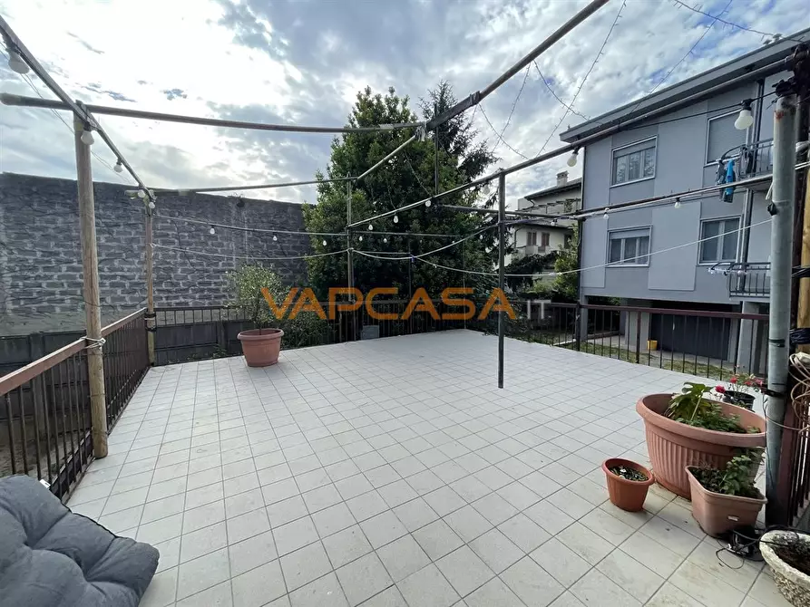 Immagine 9 di Appartamento in vendita  in VIA INDIPENDENZA a Romano Di Lombardia