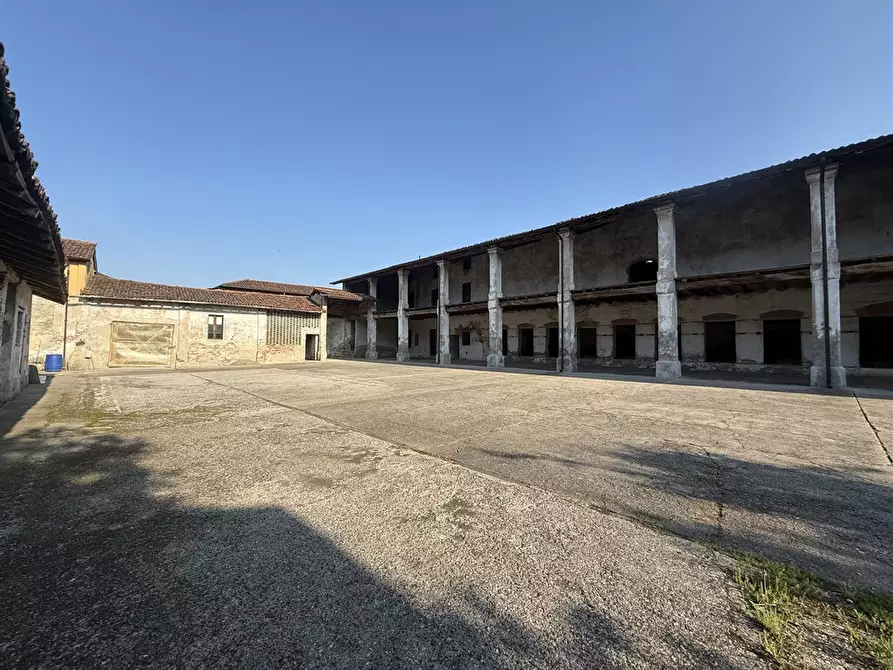 Immagine 2 di Rustico / casale in vendita  in VIA FIUME OGLIO 1 a Roccafranca