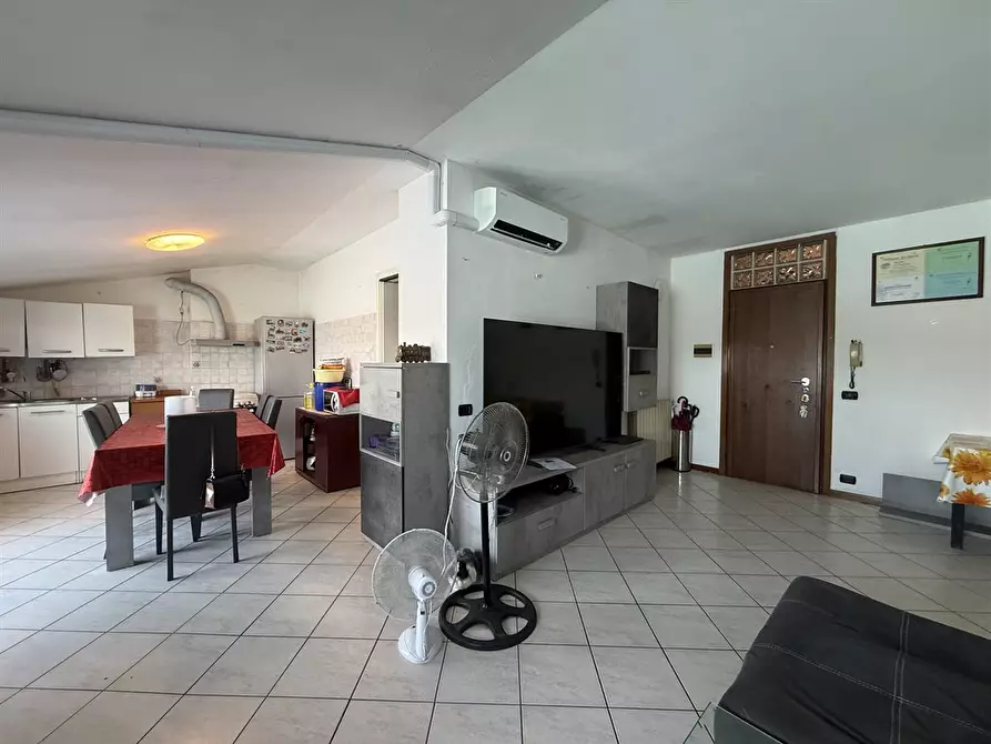 Immagine 8 di Appartamento in vendita  in VIA GIOVANNI PAOLO II 145 a Romano Di Lombardia