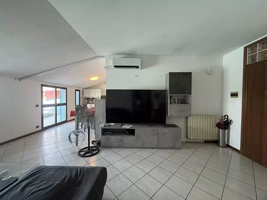 Immagine 2 di Appartamento in vendita  in VIA GIOVANNI PAOLO II 145 a Romano Di Lombardia