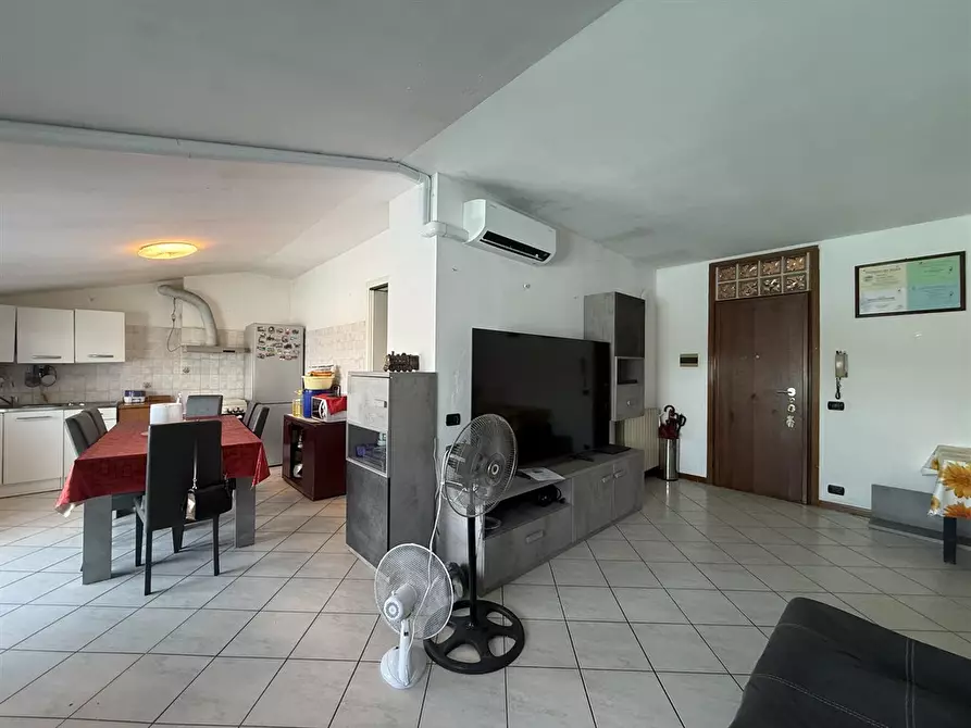 Immagine 4 di Appartamento in vendita  in VIA GIOVANNI PAOLO II 145 a Romano Di Lombardia