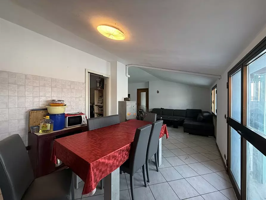Immagine 9 di Appartamento in vendita  in VIA GIOVANNI PAOLO II 145 a Romano Di Lombardia