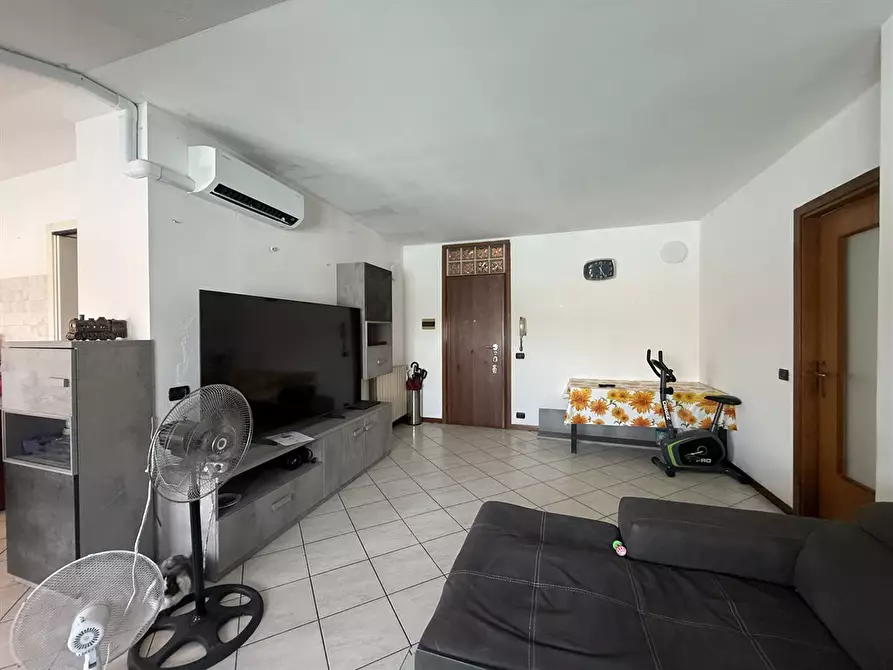 Immagine 5 di Appartamento in vendita  in VIA GIOVANNI PAOLO II 145 a Romano Di Lombardia