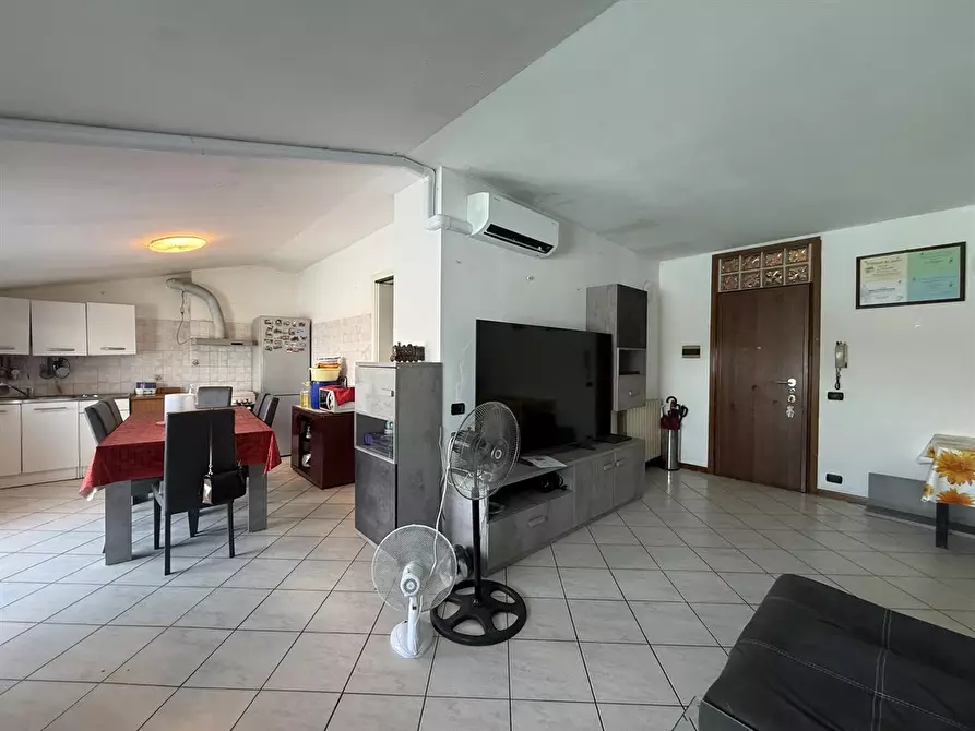 Immagine 6 di Appartamento in vendita  in VIA GIOVANNI PAOLO II 145 a Romano Di Lombardia