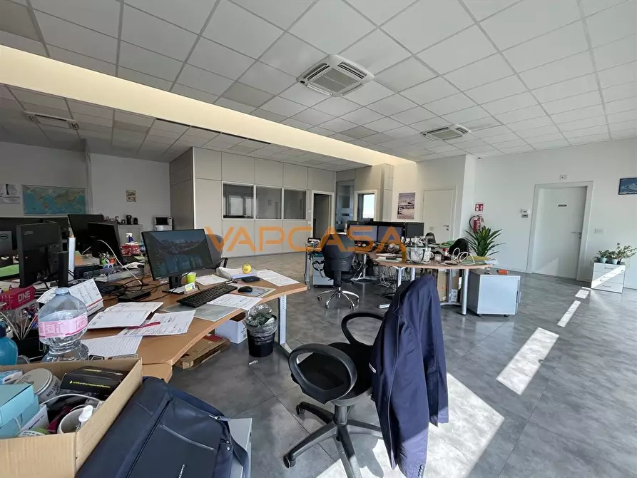Immagine 8 di Ufficio in affitto  in via silone a Urgnano