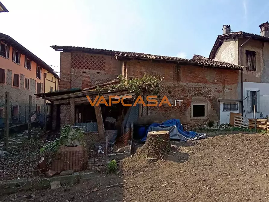 Immagine 1 di Rustico / casale in vendita  in PIAZZA ROMA a Levate