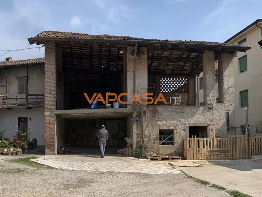 Immagine 2 di Rustico / casale in vendita  in PIAZZA ROMA a Levate