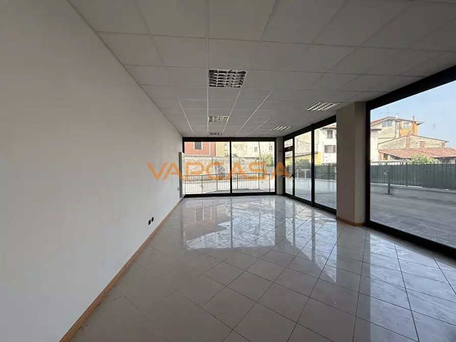 Immagine 3 di Negozio in vendita  in VIA PAPA GIOVANNI XIII 1 a Palosco