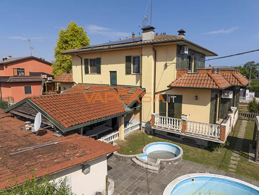 Immagine 1 di Villa in vendita  in via donizetti 36 a Roccafranca