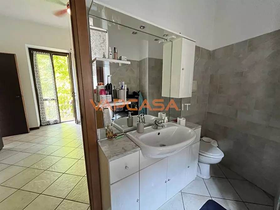 Immagine 6 di Casa indipendente in vendita  a Romano Di Lombardia