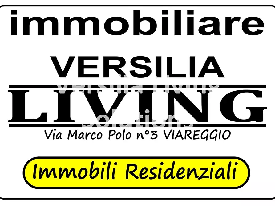 Immagine 2 di Appartamento in vendita  a Viareggio