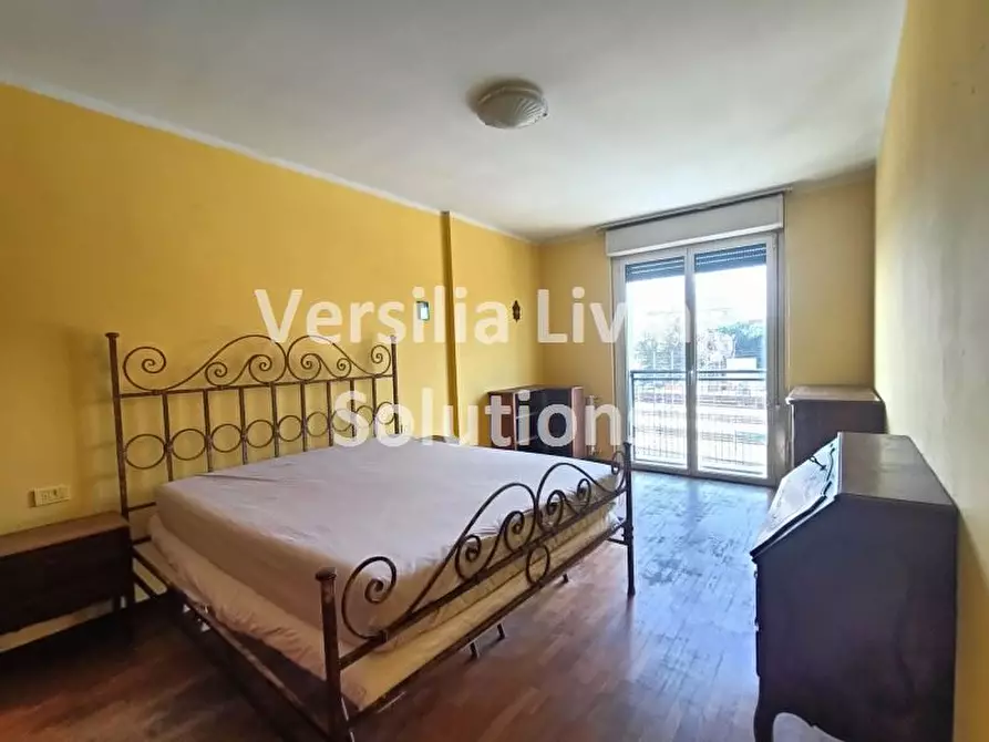 Immagine 3 di Appartamento in vendita  a Viareggio