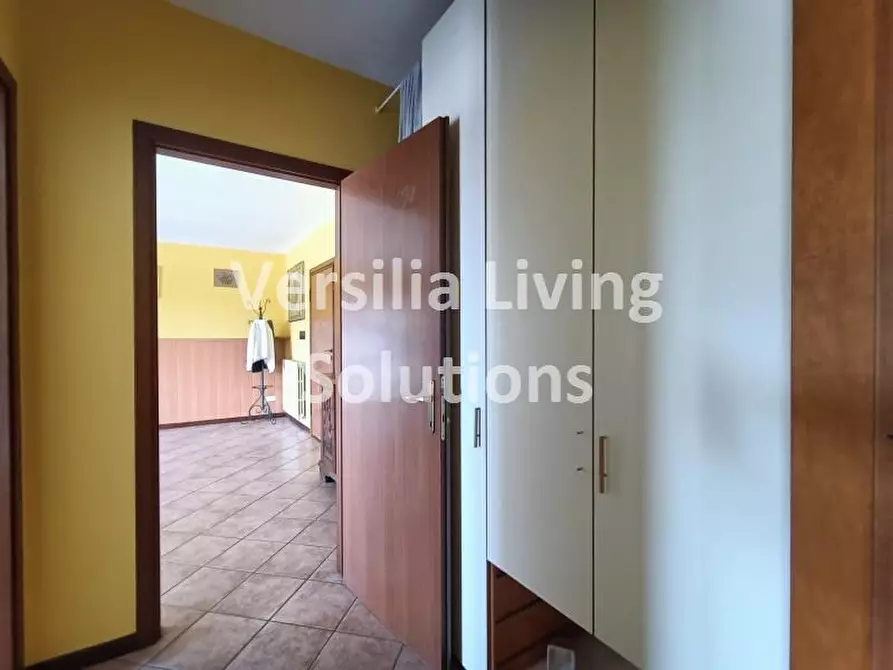 Immagine 2 di Appartamento in vendita  a Viareggio