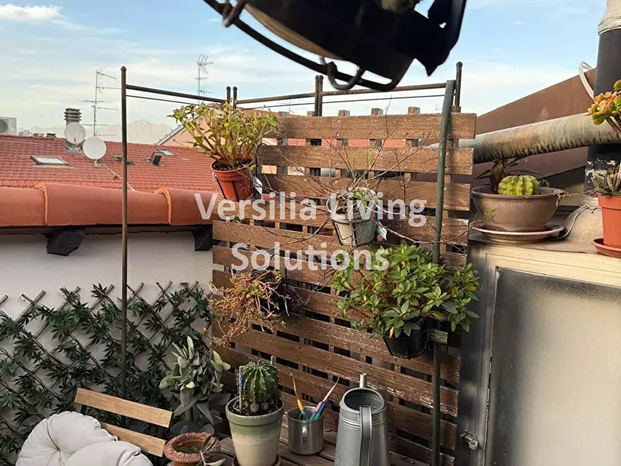 Immagine 1 di Mansarda in vendita  a Viareggio