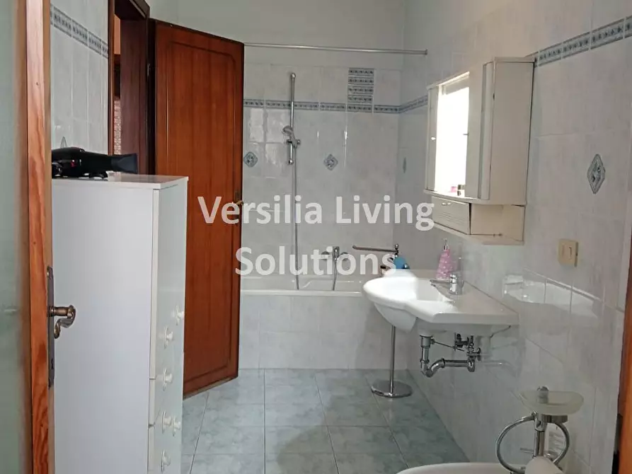 Immagine 4 di Appartamento in vendita  a Camaiore
