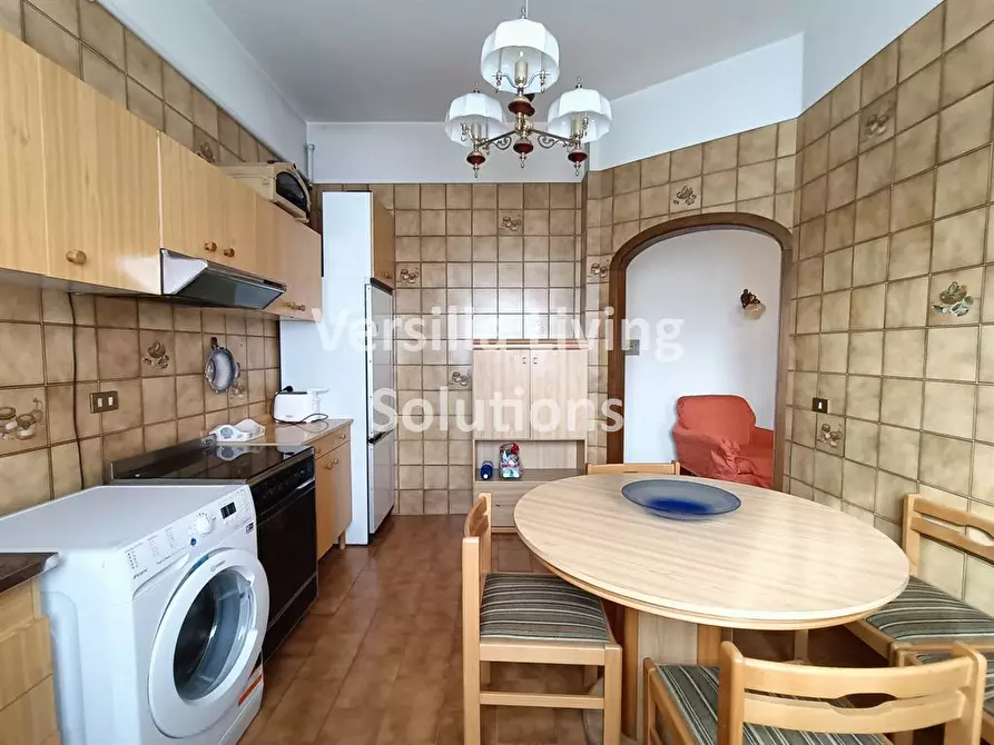 Immagine 4 di Appartamento in vendita  a Viareggio