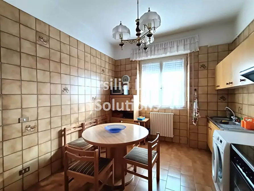 Immagine 1 di Appartamento in vendita  a Viareggio