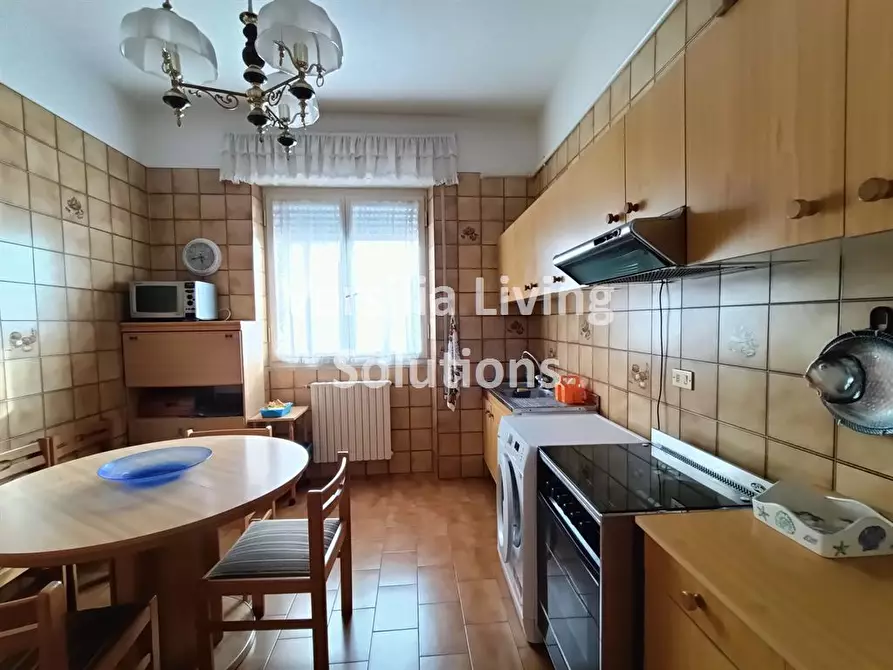 Immagine 2 di Appartamento in vendita  a Viareggio