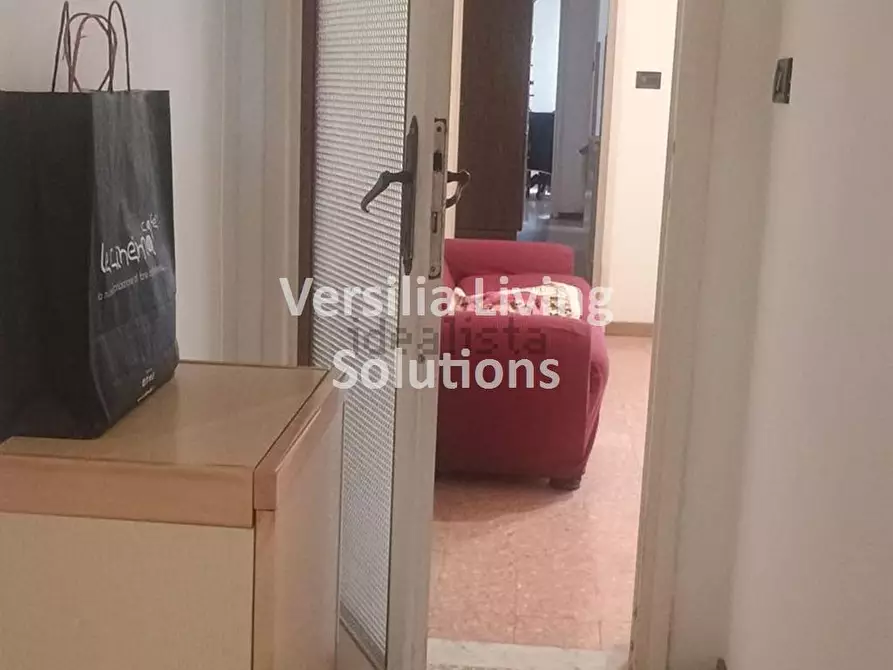 Immagine 4 di Appartamento in vendita  a Viareggio