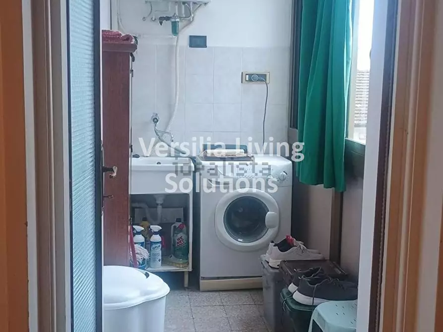 Immagine 5 di Appartamento in vendita  a Viareggio