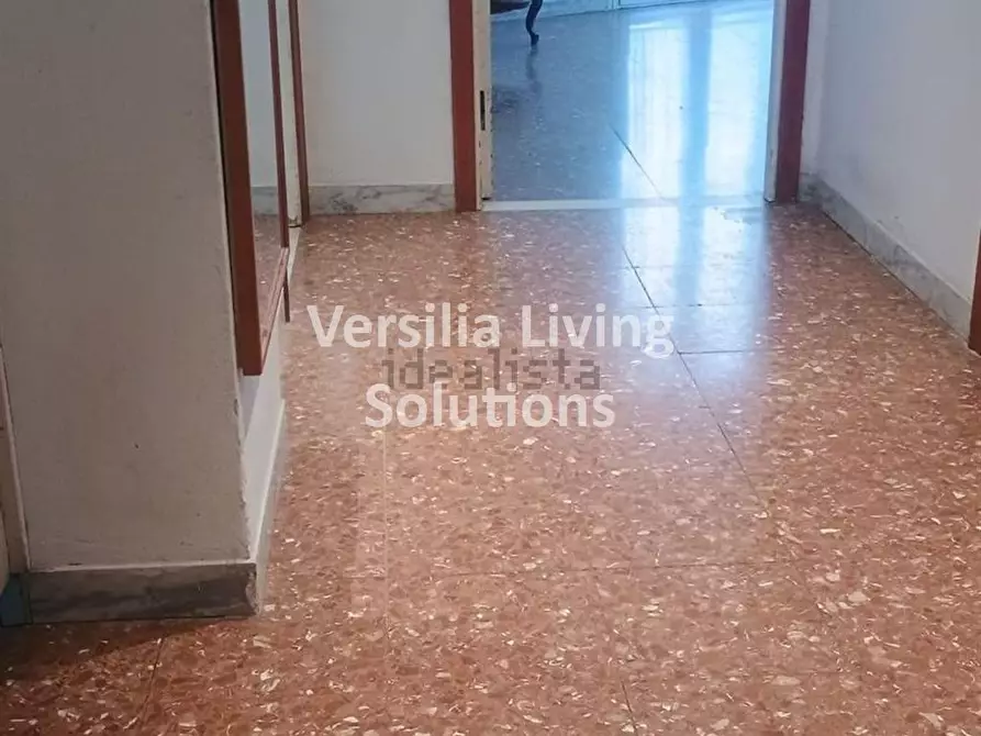 Immagine 5 di Appartamento in vendita  a Viareggio