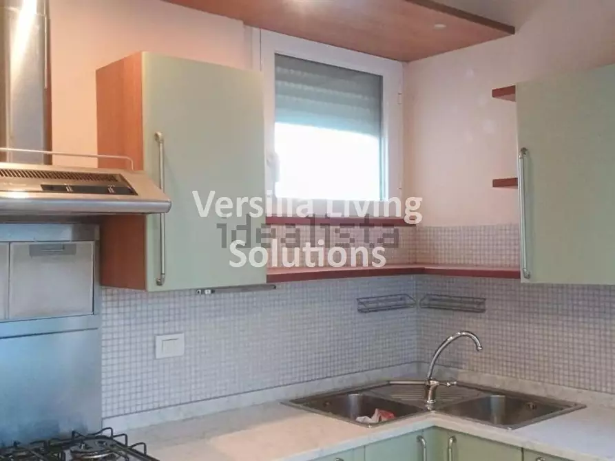 Immagine 8 di Appartamento in vendita  a Viareggio