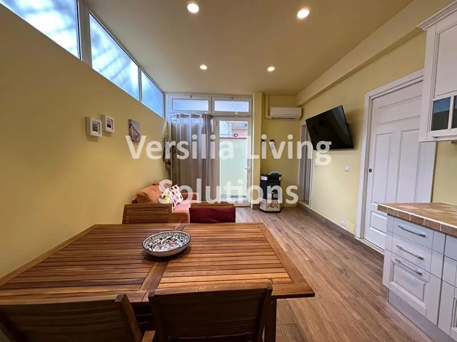 Immagine 1 di Appartamento in vendita  a Viareggio