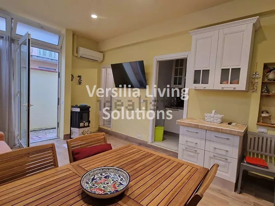 Immagine 8 di Appartamento in vendita  a Viareggio