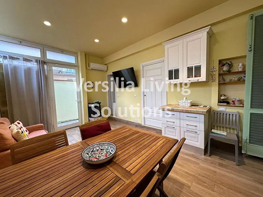 Immagine 5 di Appartamento in vendita  a Viareggio