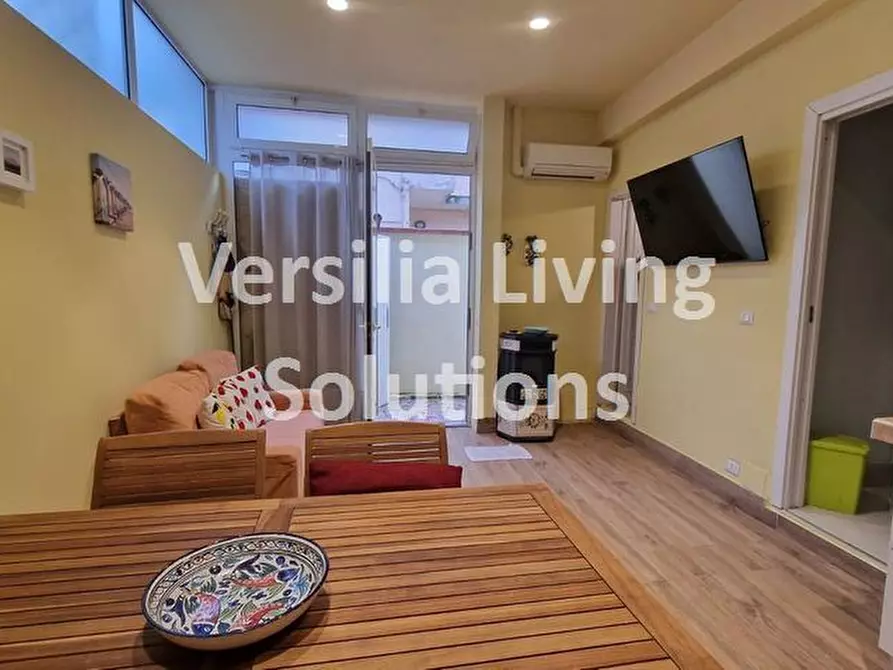 Immagine 2 di Appartamento in vendita  a Viareggio