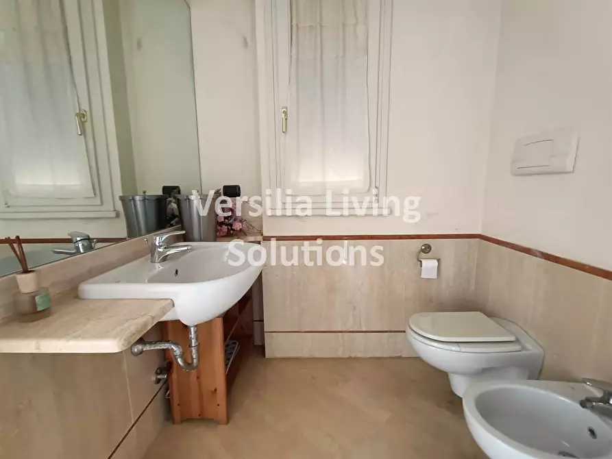 Immagine 5 di Appartamento in vendita  a Viareggio