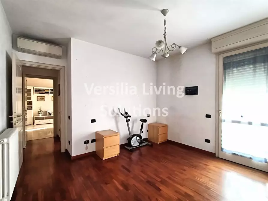 Immagine 2 di Appartamento in vendita  a Viareggio