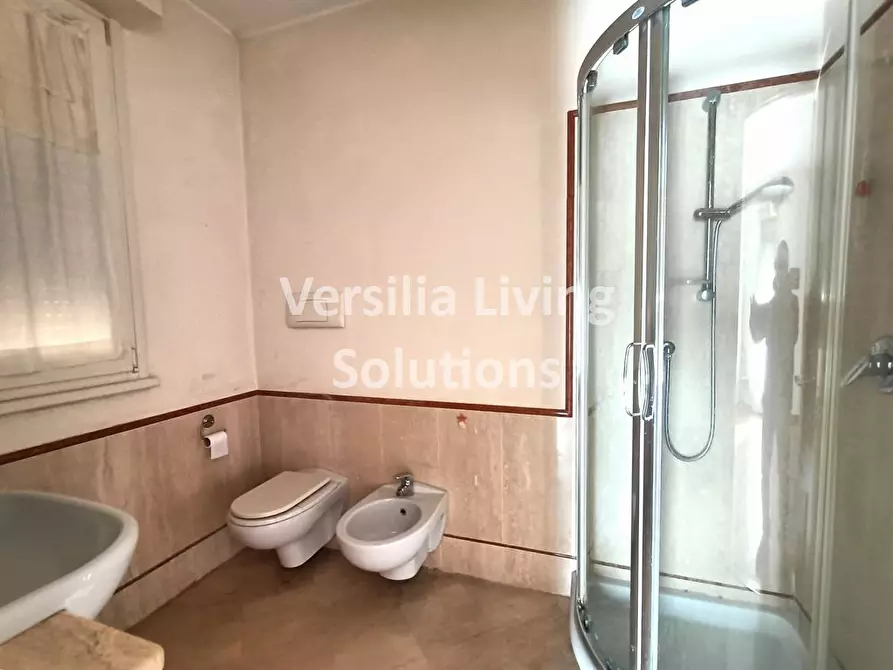 Immagine 4 di Appartamento in vendita  a Viareggio