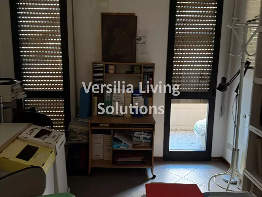 Immagine 2 di Ufficio in affitto  a Viareggio