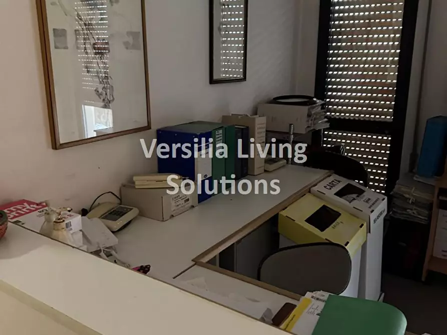 Immagine 1 di Ufficio in affitto  a Viareggio