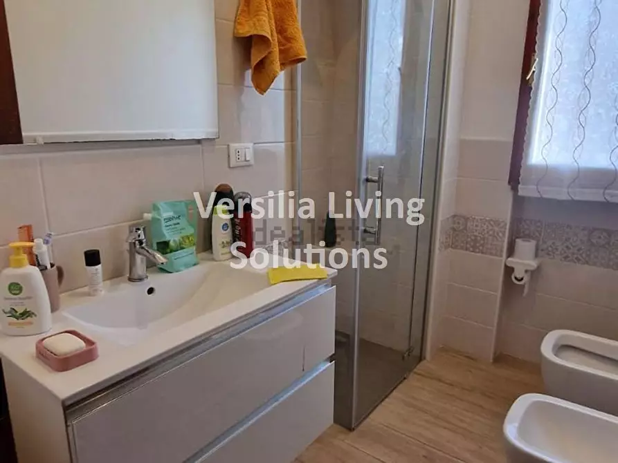 Immagine 5 di Appartamento in vendita  a Viareggio