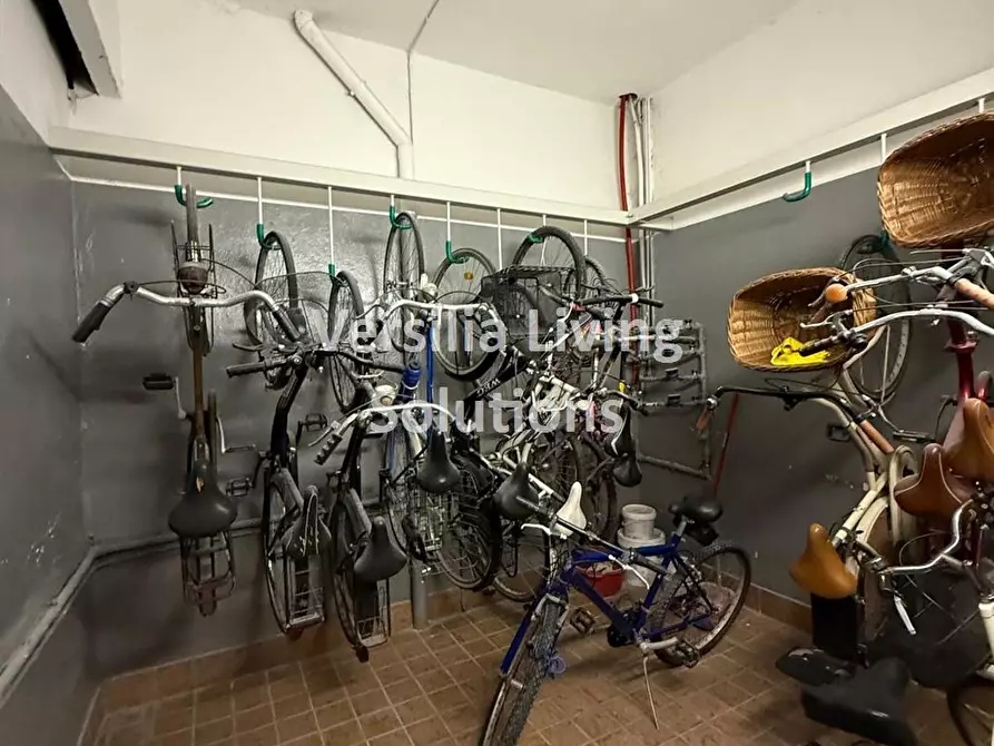 Immagine 4 di Appartamento in vendita  a Viareggio