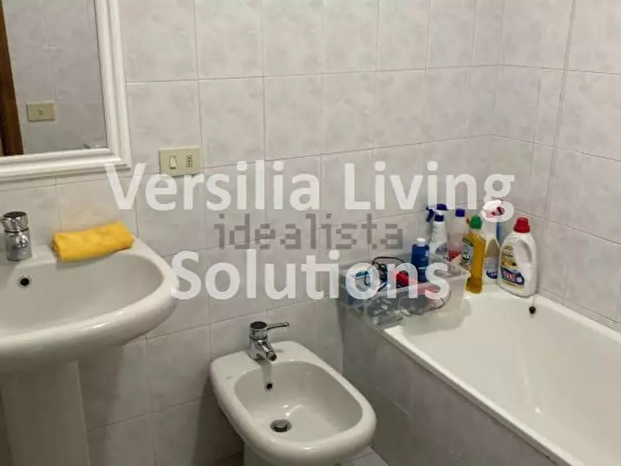 Immagine 2 di Appartamento in vendita  a Viareggio