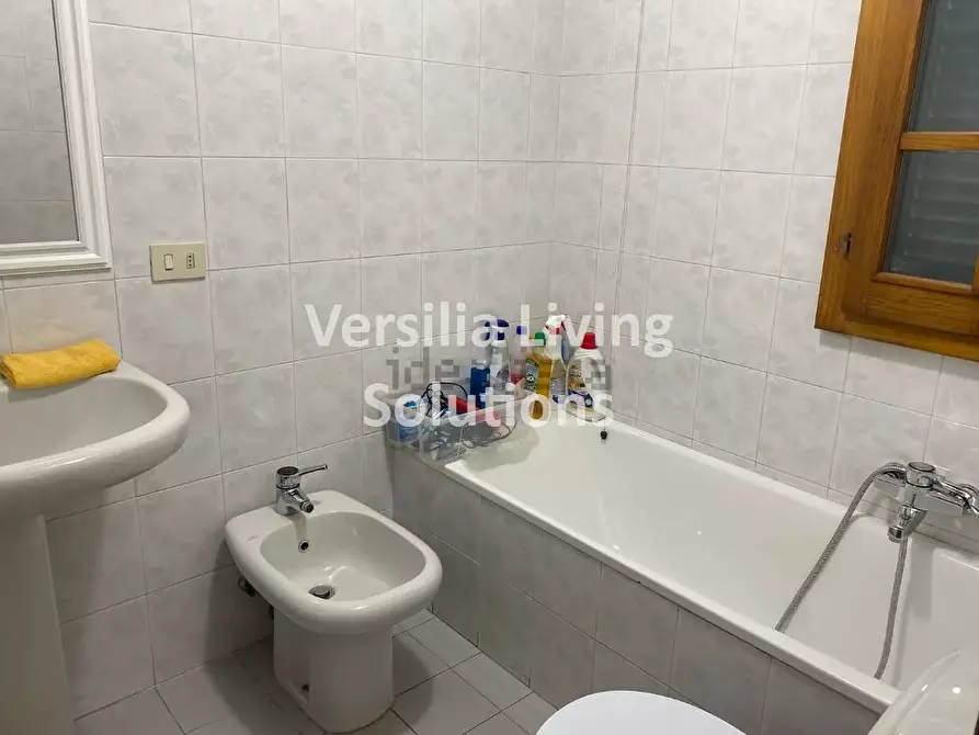 Immagine 1 di Appartamento in vendita  a Viareggio
