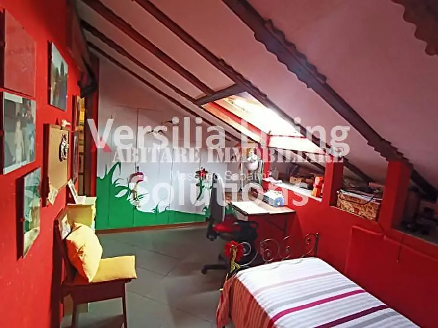 Immagine 2 di Appartamento in vendita  a Viareggio