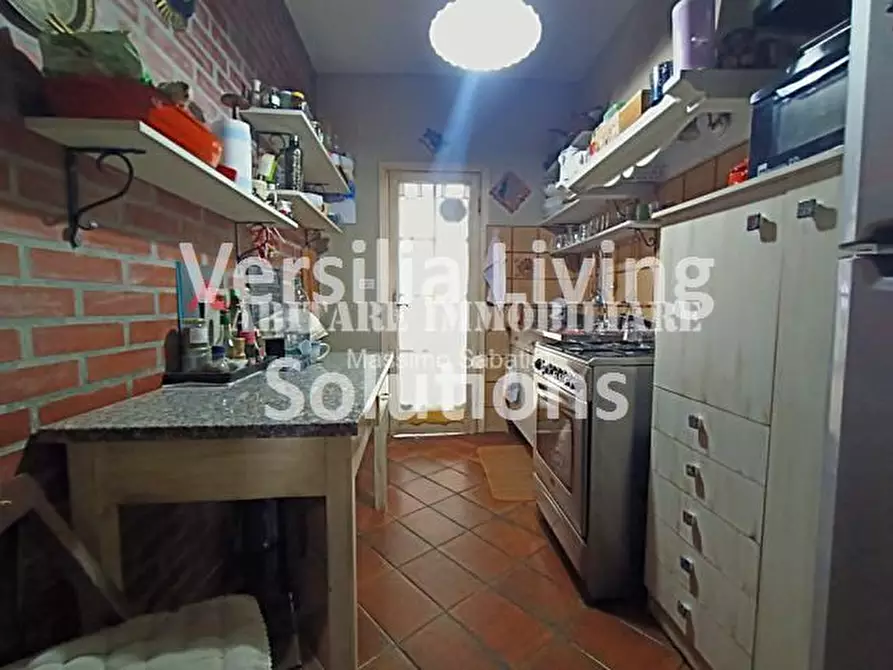 Immagine 4 di Appartamento in vendita  a Viareggio