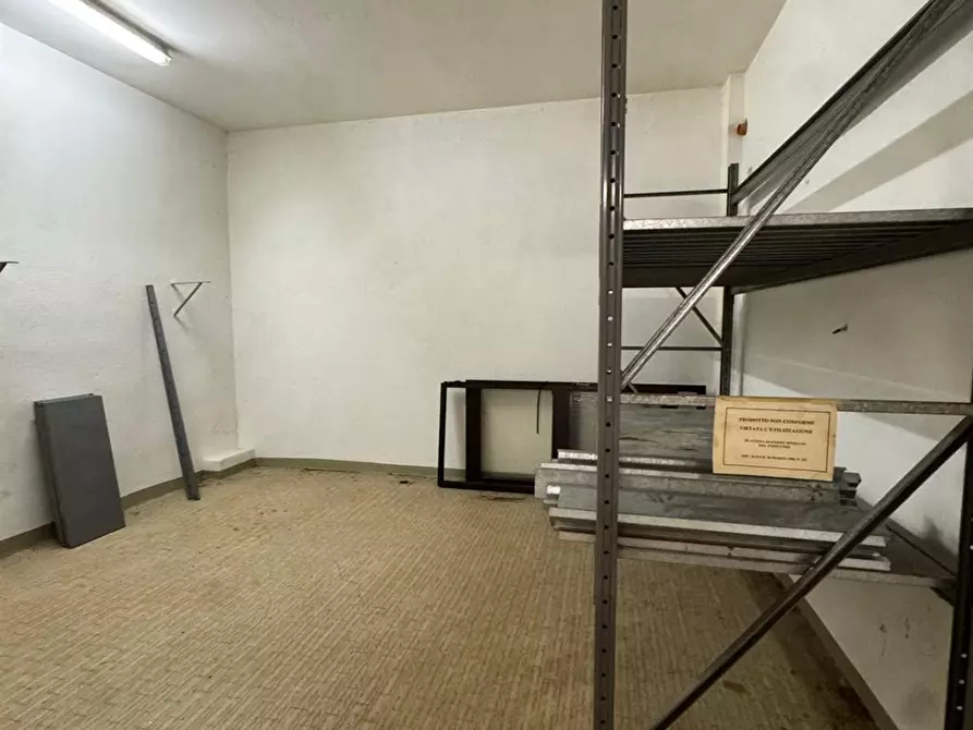 Immagine 5 di Negozio in vendita  a Bagnolo San Vito